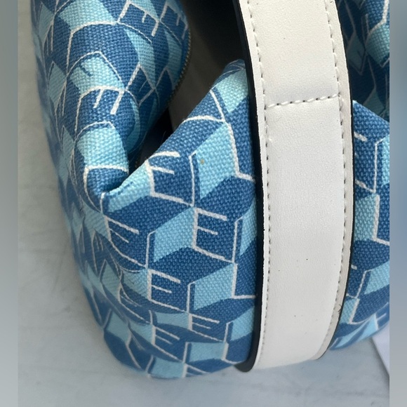 Estée Lauder Patterned cosmetic Bag - Picture 9 of 10